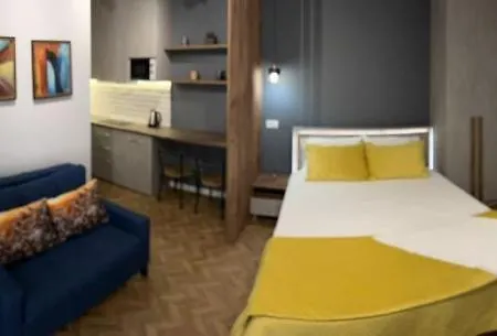Homestay Florent's Superb Studio, Free Parking & Garden!!