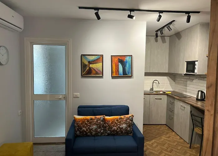 Florent's Superb Studio, Free Parking & Garden!! * Тирана