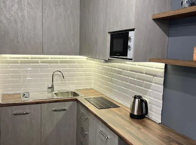 Проживание в семье Florent's Superb Studio, Free Parking & Garden!!