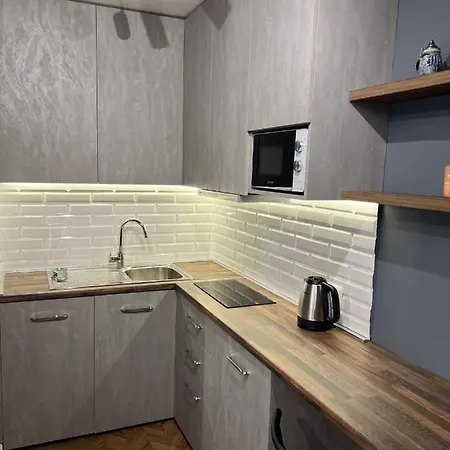 בית אירוח Florent's Superb Studio, Free Parking & Garden!!