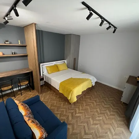 בית אירוח Florent's Superb Studio, Free Parking & Garden!!